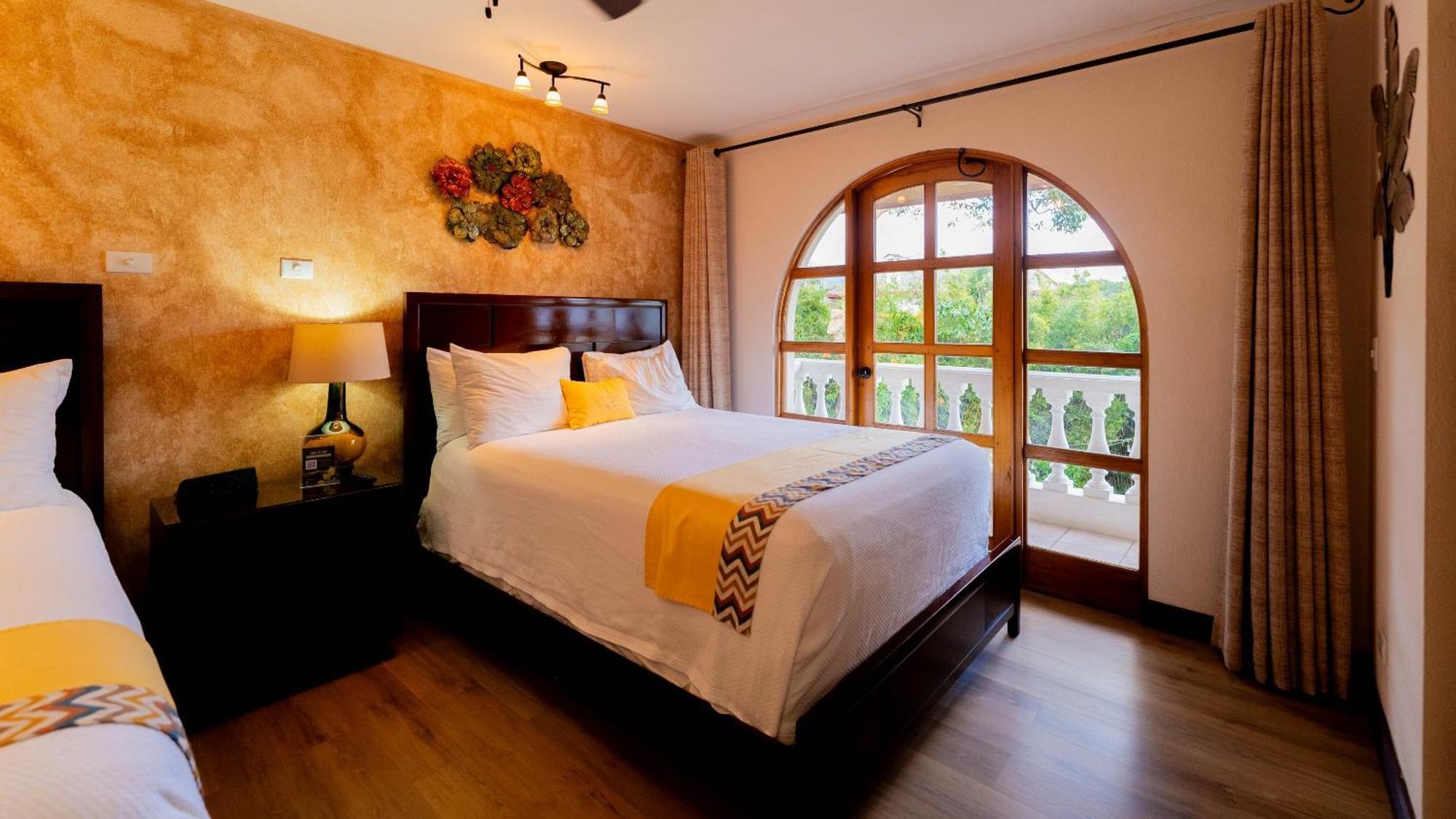 Buena Vista Chic Hotel Pilas Oda fotoğraf